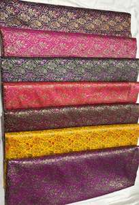 Tissu de soie brocart floral de luxe avec tissage jacquard, textile tissé multicolore riche pour vêtements et décoration - Product Image 4