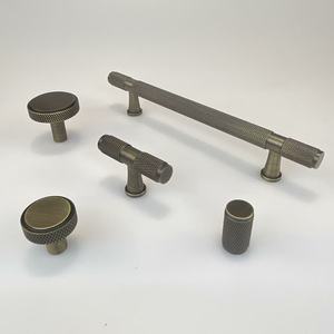 <span class=keywords><strong>Tiradores</strong></span> y pomos de latón macizo en acabado latón <span class=keywords><strong>envejecido</strong></span>, <span class=keywords><strong>dorado</strong></span> y bronce, con diseño de rejilla, para armarios, roperos, cómodas y cocina - Product Image 4