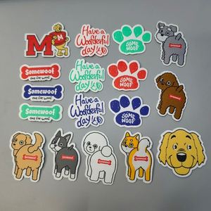 Parches Tejidos Personalizados de Fábrica al por Mayor, con Borde Cortado a Láser, Termoadhesivos o para Coser, Etiquetas Tejidas con Logotipo para Ropa, Sombreros, Bolsos, Chaquetas y Prendas de Vestir - Product Image 1
