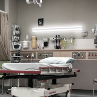 Lampe de chevet d'hôpital personnalisée avec plage de température de couleur 2700K-5000K, corps en aluminium, service OEM/ODM pour lampe de chevet d'hôpital et utilisation avec projecteur
