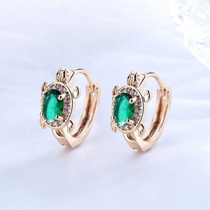 ต่างหูห่วงทรงรีชุบทอง 18K ประดับคริสตัลหลากสีสำหรับเด็ก ดีไซน์ทันสมัย - Product Image 5