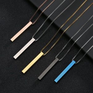 Collier à barre personnalisable avec lettrage inaltérable, couleurs vives, en acier inoxydable, chaîne fine de type 'box' de 22 pouces de long, avec pendentif barre - Product Image 6