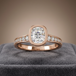Bague de fiançailles pour femme en or rose 14 carats avec diamant de laboratoire taille coussin, sertie pavé et clos, bijoux de mariage - Product Image 3