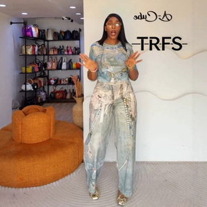 Nouvel Arrivage Été 2026 – Ensemble Tendance Décontracté Femme : T-shirt Asymétrique à Manches Longues en Polyester Imprimé Maille Élastique et Jean - Product Image 2