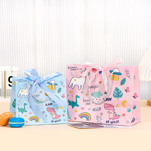 Bolsa de papel con diseño de criatura extraña de dibujos animados para compras de graduación de jardín de infantes de un año de edad, bolsa de regalo versátil para niños - Product Image 4