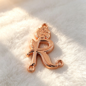 Étiquette métallique personnalisée pour vêtements, logo gravé, étiquette métallique plaquée à coudre pour accessoires de maillots de bain - Product Image 2