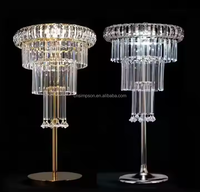 Meilleure vente de centre de table de banquet de mariage européen moderne avec accessoires en métal et en acrylique pour décorations de table et d'événements