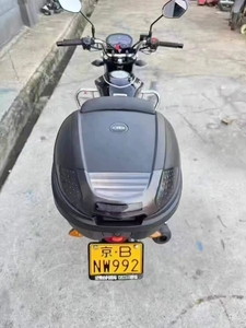 Motocyclette en acier argenté de 150 cm³ - <span class=keywords><strong>une</strong></span> <span class=keywords><strong>petite</strong></span> <span class=keywords><strong>moto</strong></span> facile à manier. - Product Image 3