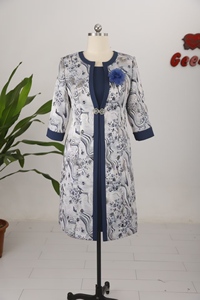 Ensemble robe de cocktail imprimée florale grande taille pour femme avec veste, élégant, col rond, longueur genou, pour l'automne et les occasions religieuses - Product Image 4