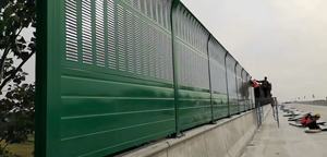 حواجز صوتية مستدامة مضادة للضوضاء، ألواح عازلة للصوت من البولي فينيل كلوريد والأكريليك مقاومة للتآكل للسكك الحديدية والطرق والمستشفيات - Product Image 6