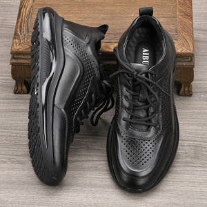 Chaussures de course pour hommes en cuir véritable, respirantes, perforées, avec semelle extérieure en caoutchouc épais et semelle intermédiaire en EVA, chaussures de sport décontractées rehaussées pour l'été - Product Image 1