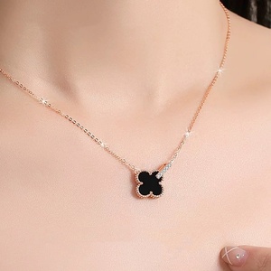 Una <span class=keywords><strong>collana</strong></span> privata di diamanti d'oro 18K A quattro foglie fatta a mano, uno stile più venduto per le donne - Product Image 4