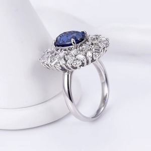 Bague en diamant taille émeraude de qualité supérieure, or massif, bijoux de mode, disponible au prix de gros en provenance d'Inde - Product Image 2