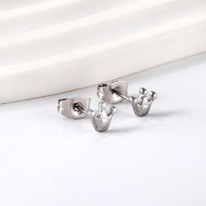 Boucles d'oreilles clous Couronne couleur or en acier inoxydable, style minimaliste, bijoux pour femme, cadeau, ensemble de boucles d'oreilles pour toutes occasions - Product Image 3