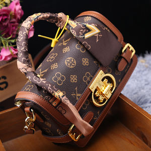 Borsa a tracolla piccola quadrata Loumixer da donna 2025 di alta gamma in PVC, alla moda, con stampa a contrasto, versatile - Product Image 3