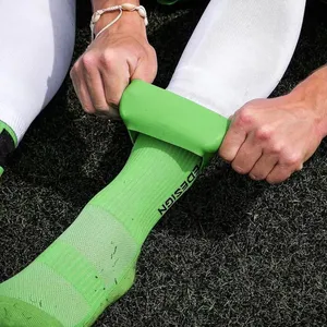Lot de 2 sangles de maintien pour protège-tibias de football avec coussinets en silicone – Bandes pratiques pour le football, la course et le cyclisme - Product Image 2