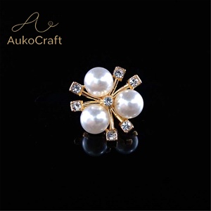 Venta al por mayor <span class=keywords><strong>de</strong></span> pequeños accesorios <span class=keywords><strong>de</strong></span> joyería DIY, accesorios <span class=keywords><strong>de</strong></span> aleación para manualidades, accesorios para el cabello, accesorios para prendas <span class=keywords><strong>de</strong></span> vestir, <span class=keywords><strong>con</strong></span> forma <span class=keywords><strong>de</strong></span> flor, base dorada y plateada, perlas y pedrería. - Product Image 6