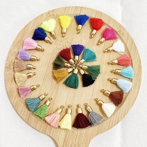 2.5CM cotone e poliestere Mini nappa <span class=keywords><strong>per</strong></span> gioielli fatti da te casa festa borsa <span class=keywords><strong>per</strong></span> il trucco e decorazione <span class=keywords><strong>per</strong></span> <span class=keywords><strong>tende</strong></span> uso tessile <span class=keywords><strong>per</strong></span> la casa - Product Image 4