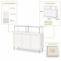 Vitrines minimalistes pour bijoux et montres, coins arrondis, blanc pur, vitrines en verre sur mesure haut de gamme, cadre métallique, magasin de détail, LED