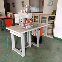 Machine de gaufrage à haute fréquence de 8 kW pour le cuir TPU PU, le cuir, le gaufrage des chaussures, le gaufrage mat