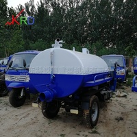 Camion de vidange des fosses septiques diesel à 3 roues, à performance stable, pour l'aspiration des eaux usées et le nettoyage des sites sanitaires ruraux