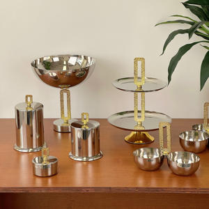 Plateau de Service de Luxe en Métal et Acier Inoxydable au Design Élégant et Personnalisé pour Gâteaux, Desserts, Fruits et Chocolat - Product Image 6