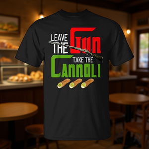 T-shirt per amanti della cucina italiana con stampa 'Gun Vs Cannoli' - Product Image 3