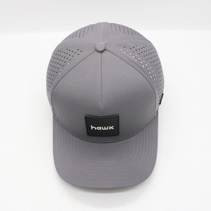 Casquette Snapback 5 Panneaux Personnalisée de Haute Qualité, Découpée au Laser, en Tissu Imperméable avec Caoutchouc Personnalisé et Design Imprimé Perforé Tendance - Product Image 4