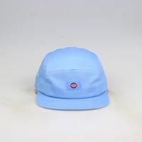 Casquette 5 panneaux bleu clair de haute qualité avec patch tissé, logo personnalisé, visière plate, sangle en maille réglable, pour activités de plein air, camping, sport, unisexe