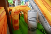 Aire de jeux gonflable Pixel Block World de qualité commerciale avec double toboggan pour événements de carnaval et entreprises