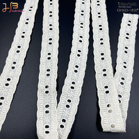 Fournisseur de dentelle en coton à œillets floraux fantaisie personnalisée, dentelle décorative blanche pour la couture de vêtements et de robes