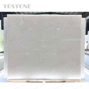 Tostone - Revestimiento <span class=keywords><strong>de</strong></span> Chimenea Clásico y Elegante <span class=keywords><strong>de</strong></span> Mármol Blanco <span class=keywords><strong>Ónix</strong></span> con Repisa para una Decoración Acogedora en la Sala <span class=keywords><strong>de</strong></span> Estar - Product Image 1