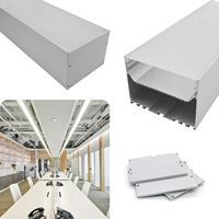 Perfil de Iluminación LED de Aluminio Anodizado Serie D100 6000 con Difusor Blanco para Sistemas de Suspensión en Oficinas