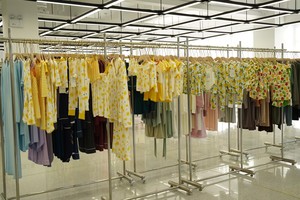 Pijamas de Mujer a Rayas de Algodón de Bambú Suave, Pijamas Transpirables para Dormir con Certificación OEKO-TEX - Product Image 5