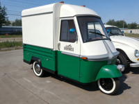 Camion de restauration mobile électrique haut de gamme de style vintage classique à 3 roues avec compartiments isothermes pour la vente de frites et de restauration rapide en extérieur