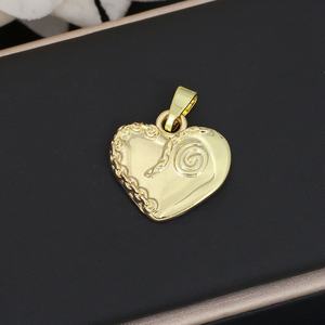JXX Fashion - Colgante Personalizado de Latón Chapado en Oro de 18K, Diseño Clásico Vintage con Forma de Corazón - Product Image 3