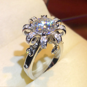 Anello con Design a Petali di Fiore, Anello Classico da Donna - Product Image 1