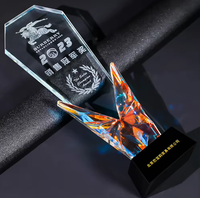 Plaques de trophée de bouclier de cristal de verre de papillon clair transparent personnalisé bon marché pour des cadeaux de Souvenirs d'anniversaire