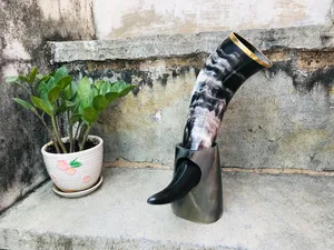 Chope à bière en corne de buffle naturelle pour un style rustique et des accessoires de bar de luxe, disponible au meilleur prix - Product Image 1