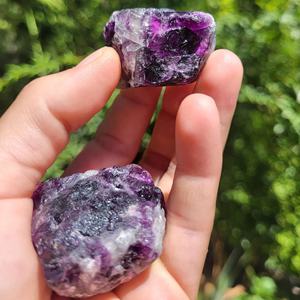 Cristales de Fluorita Púrpura Natural al por Mayor, Gemas Púrpuras en Bruto para Joyería, Decoración del Hogar y Colección de Minerales - Product Image 2
