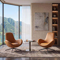 Fauteuil pivotant en cuir Egg |   Fauteuil en bois de chêne brun style tonneau |   Fauteuil lounge à dossier haut avec base métallique rotative à 360 degrés pour salle VIP