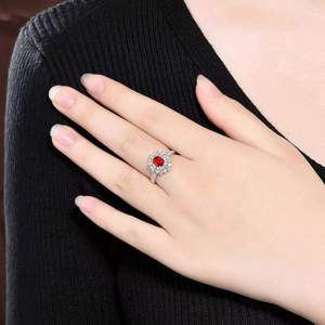 Bague de luxe en rubis non chauffé à grappe florale, pierre précieuse authentique rouge sang de pigeon du Mozambique sertie de 48 diamants en or 18 carats - Product Image 5