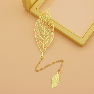 Marque-page en métal vintage en laiton ajouré motif feuille de sycomore avec pendentif chaîne, cadeau promotionnel d'affaires pour <span class=keywords><strong>les</strong></span> enseignants - Product Image 6