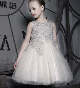 Produits très vendus : Robe de mariée lyrique Reine des Neiges pour l'Ukraine - Product Image 2