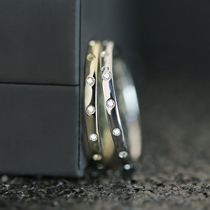 Anello Minimalista da Donna per il Dito Mignolo, Gioielli Scintillanti alla Moda, Vendita all'Ingrosso - Product Image 1