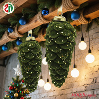Pigne en plastique vert foncé de luxe faite à la main avec des paillettes dorées, boule de Noël suspendue pour la décoration de l'arbre de Noël et des fêtes