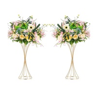 Vase trompette en métal doré de haute qualité et durable, idéal pour les centres de table de mariage, les dîners et la décoration intérieure.