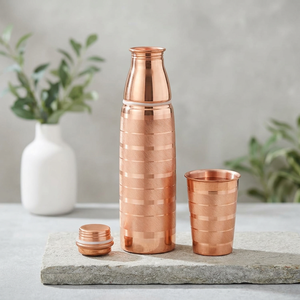Bouteille d'eau en cuivre pur avec ensemble de verres 950 ml Ensemble de bouteilles en cuivre anti-fuite Bouteille en cuivre et verre combinés 100% pur - Product Image 1
