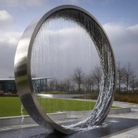 Fontaine d'eau circulaire en acier inoxydable poli miroir sur mesure, rideau de pluie, art métallique pour jardin extérieur
