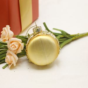 จี้ตกแต่งต้นคริสต์มาสแก้วพิมพ์ลาย UV สีมาการอง ปรับแต่งลวดลายได้ ขนาด 6*6*8 ซม. ยี่ห้อ SY ของตกแต่งคริสต์มาส - Product Image 1